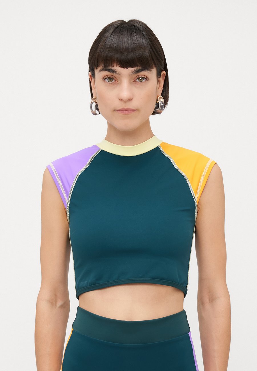 Топ бикини It's Now Cool THE CONTOUR TEE, Renata/Evergreen
Топ бикини It's Now Cool THE CONTOUR TEE, Renata/Evergreen