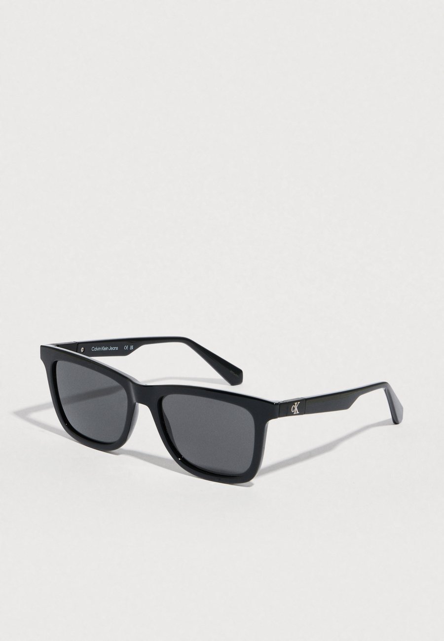 Солнцезащитные очки Calvin Klein Jeans UNISEX, Black/Anthracite
Солнцезащитные очки Calvin Klein Jeans UNISEX, Black/Anthracite