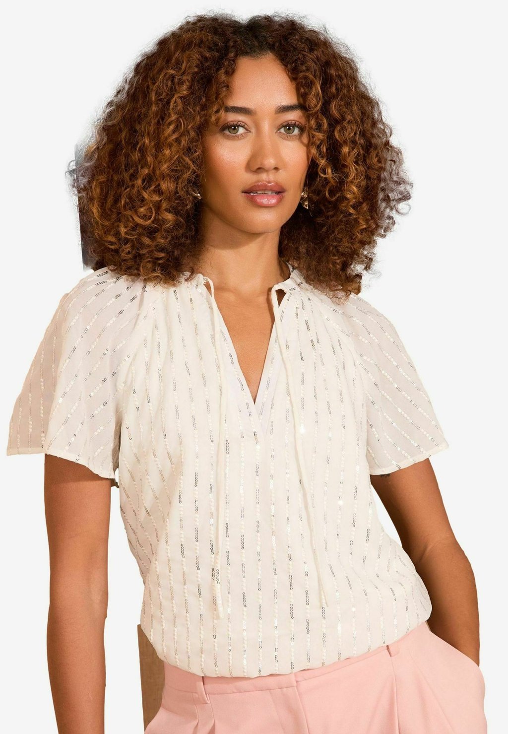 Топ REGULAR FIT Love & Roses, кремовый
Топ REGULAR FIT Love & Roses, кремовый