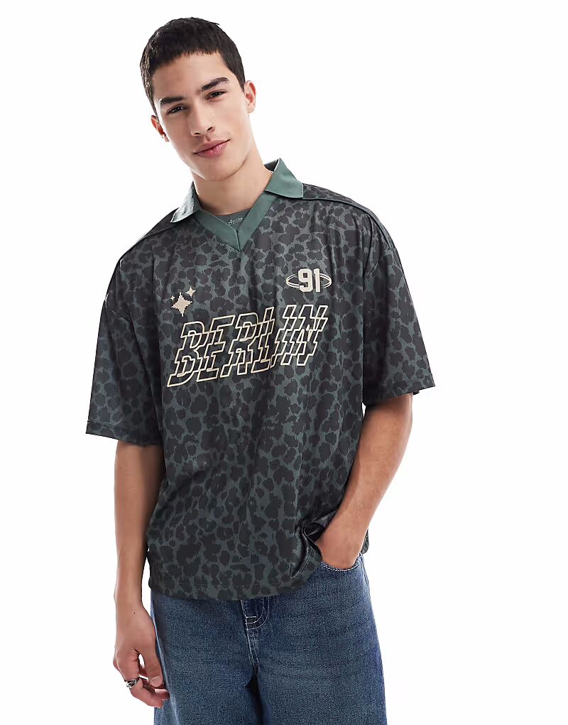 Футболка-поло Pull&Bear с леопардовым принтом зеленого цвета
Футболка-поло Pull&Bear с леопардовым принтом зеленого цвета