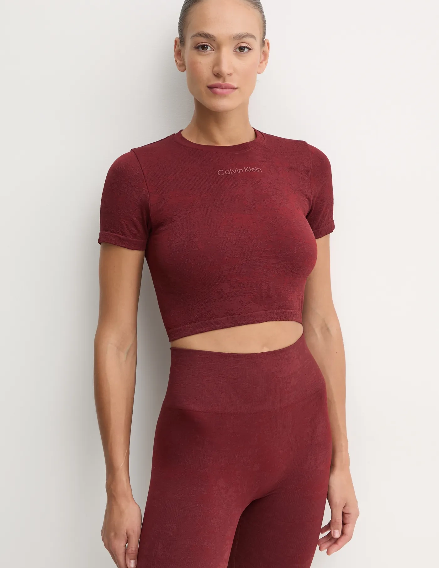 Тренировочная футболка Calvin Klein Performance, гранатовый
Тренировочная футболка Calvin Klein Performance, гранатовый