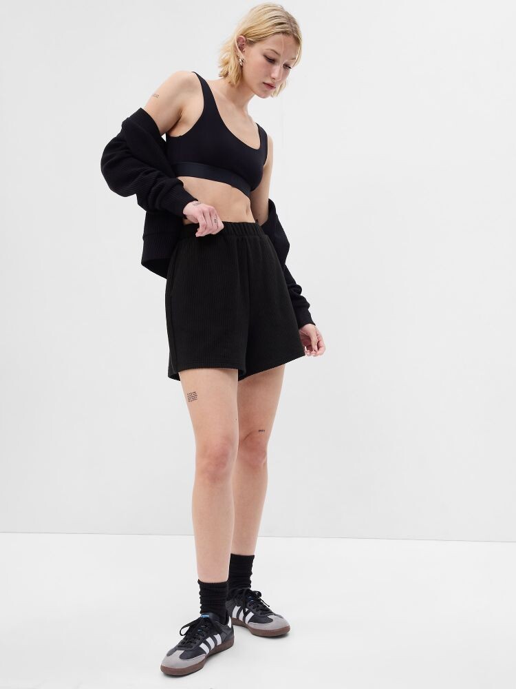 Шорты с эластичной талией Gap, черный
Шорты с эластичной талией Gap, черный