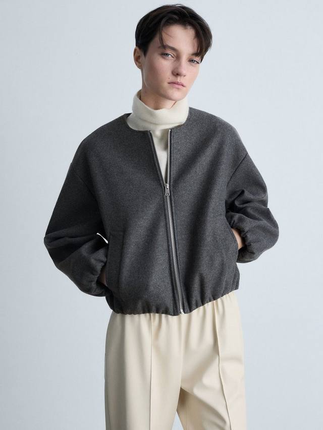 Собранная куртка- бомбер burbu Mango, серый
Собранная куртка- бомбер burbu Mango, серый