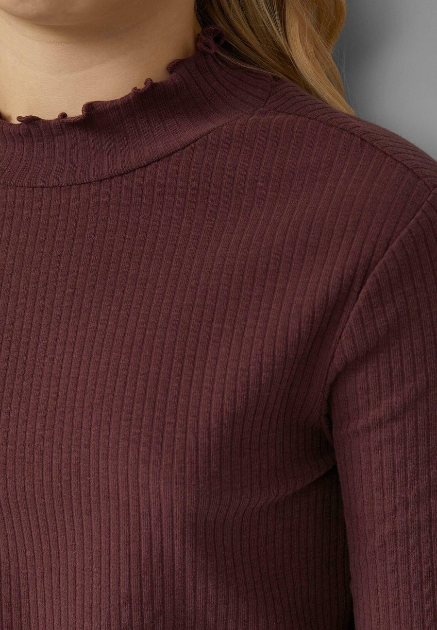 Топ s.Oliver Long sleeved top, Bordeaux
Топ s.Oliver Long sleeved top, Bordeaux