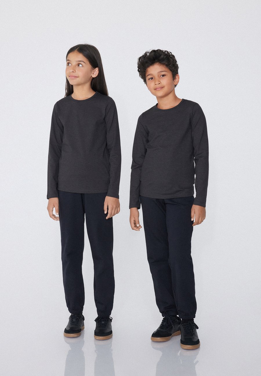 Топ Tezenis THERMO, Grau Grigio Melange/Grey
Топ Tezenis THERMO, Grau Grigio Melange/Grey