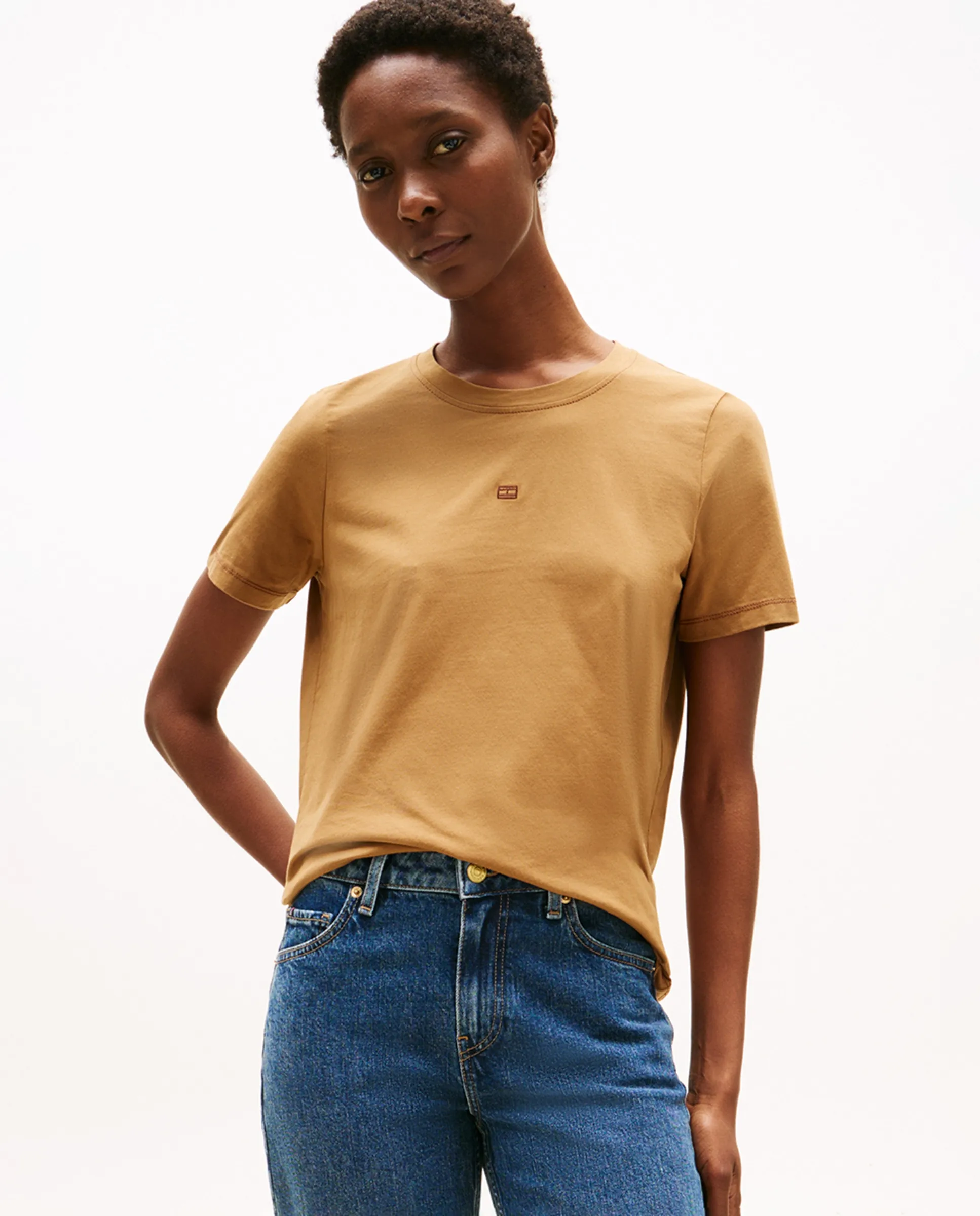 Женская футболка с коротким рукавом и атональным логотипом Tommy Hilfiger, песочный
Женская футболка с коротким рукавом и атональным логотипом Tommy Hilfiger, песочный