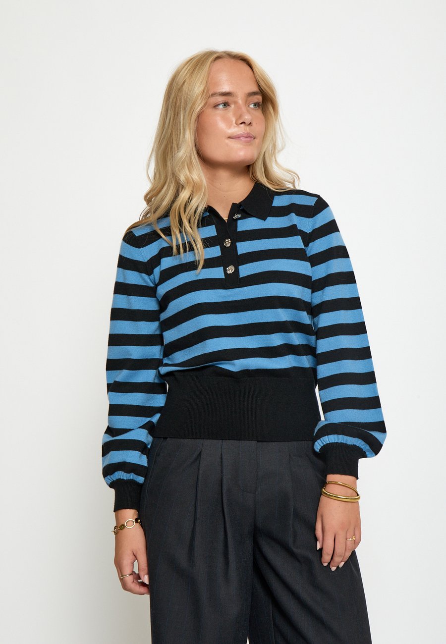Топ Minus SALIANA, Parisian Blue Stripe/Blue
Топ Minus SALIANA, Parisian Blue Stripe/Blue