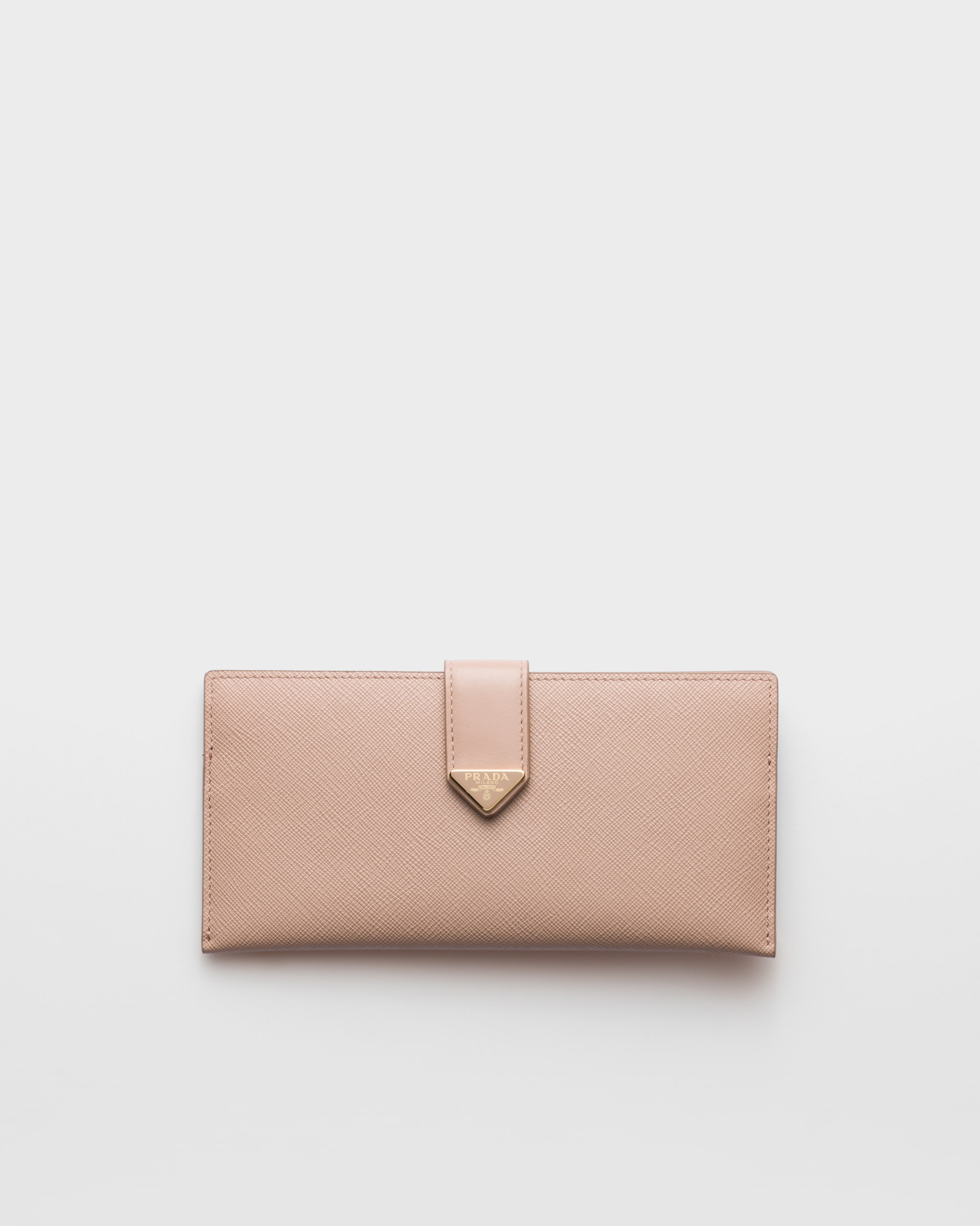 Большой кошелек из сафьяновой и обычной кожи Prada, бежевый
Большой кошелек из сафьяновой и обычной кожи Prada, бежевый