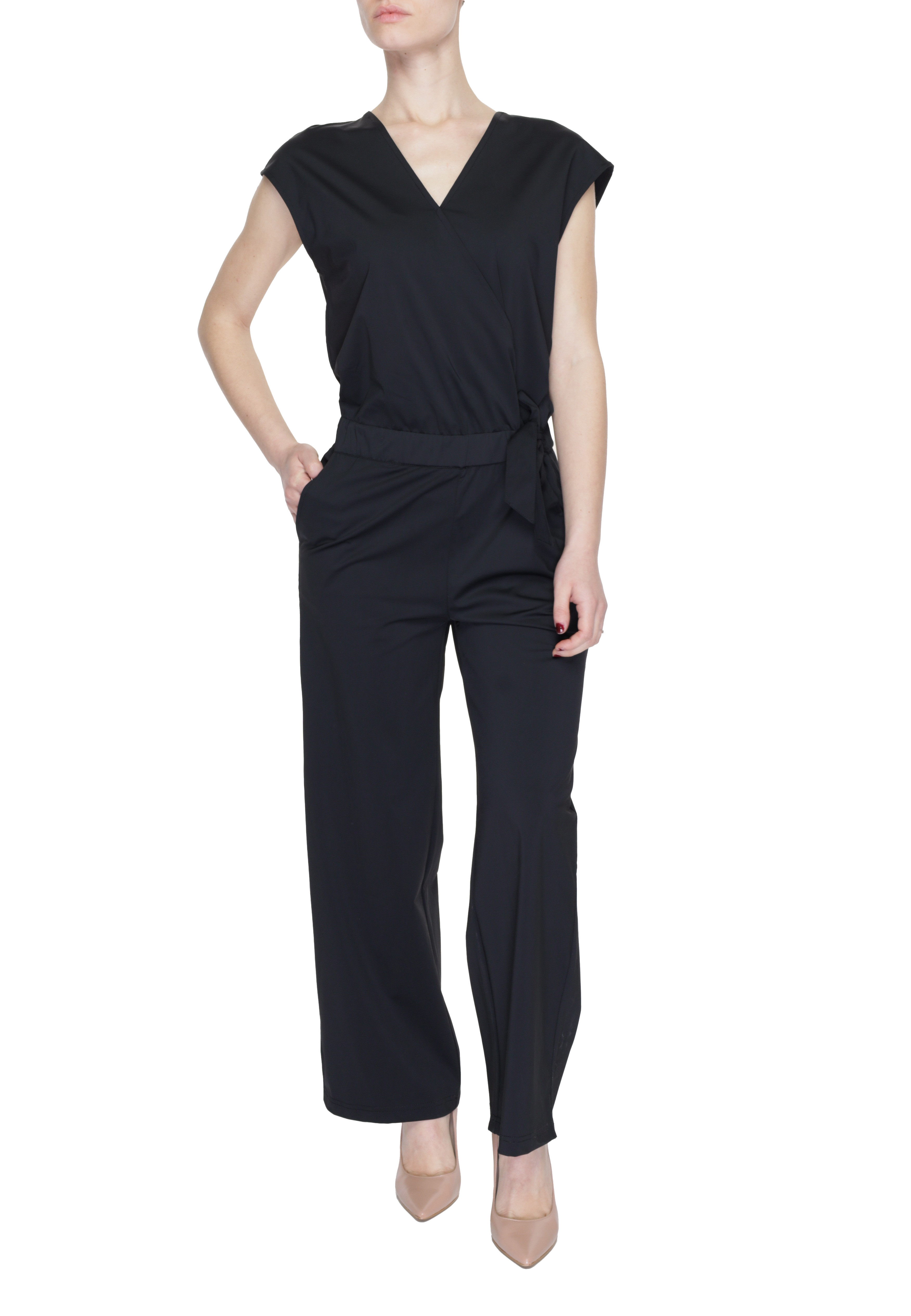 Комбинезон Silence на одно плечо, черный
Комбинезон Silence на одно плечо, черный