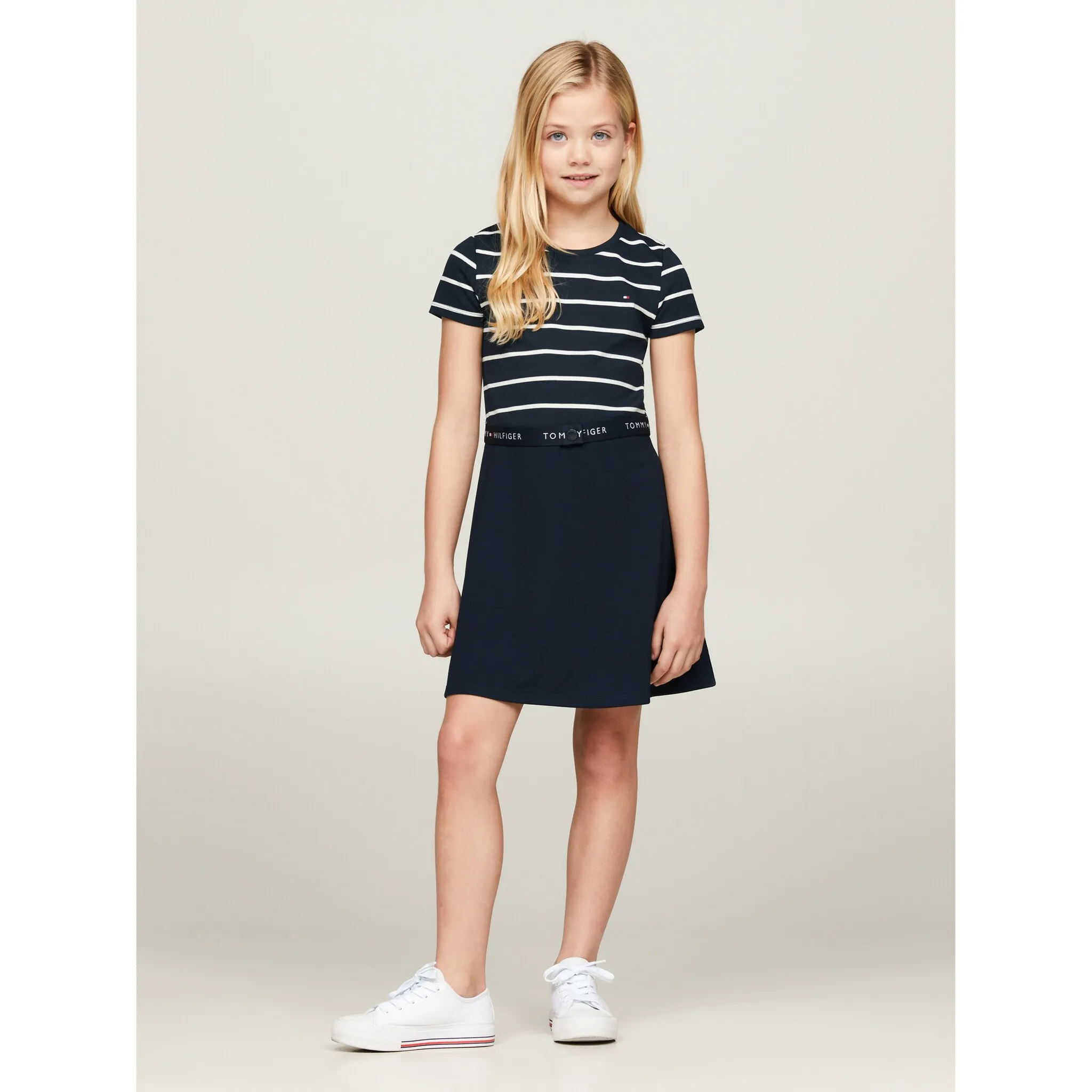 Трикотажное платье Tommy Hilfiger «ESSENTIAL SKATER DRESS» с фирменной этикеткой на поясе, цвет Desert Sky gestreift
Трикотажное платье Tommy Hilfiger «ESSENTIAL SKATER DRESS» с фирменной этикеткой на поясе, цвет Desert Sky gestreift