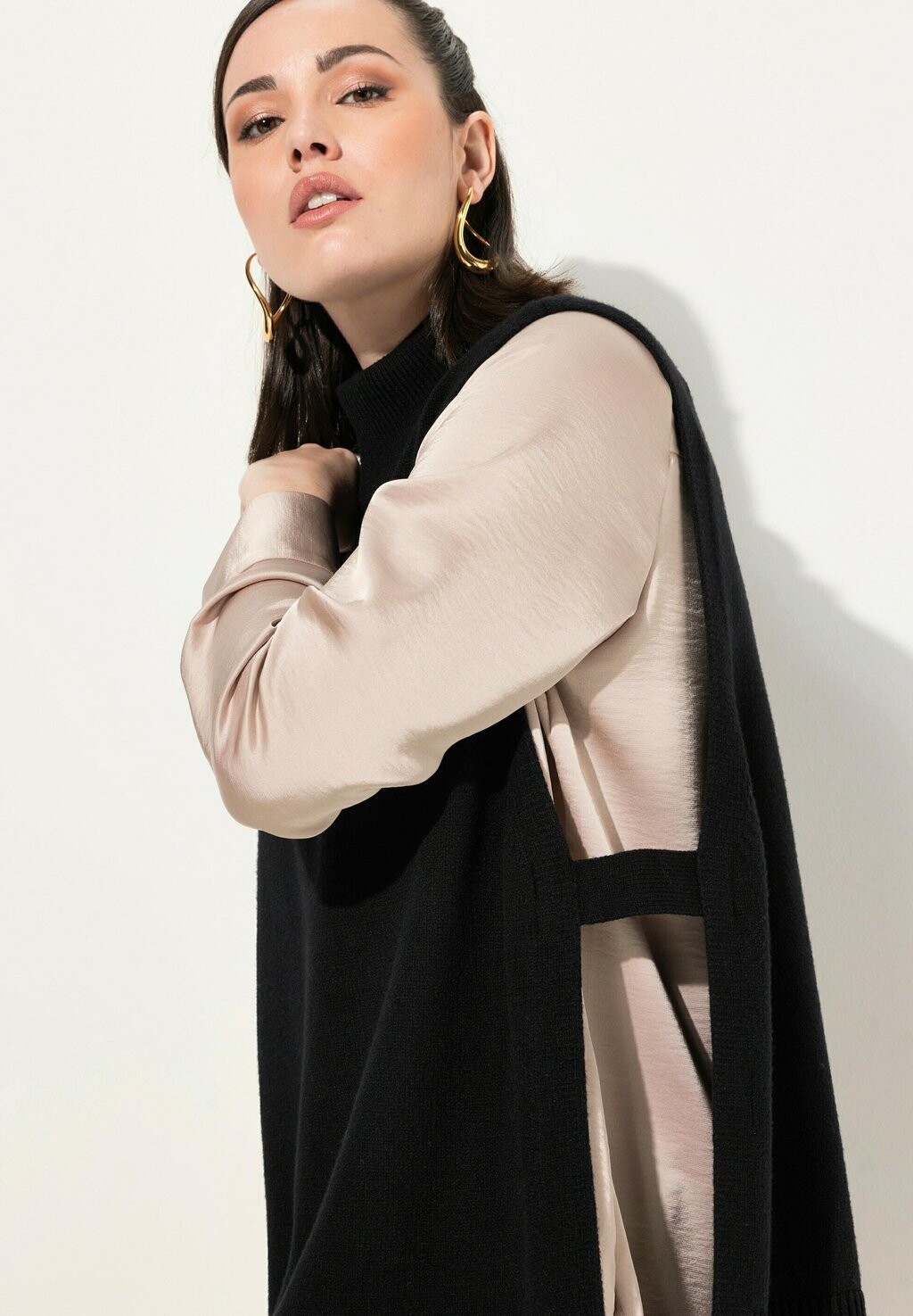 Пончо OPEN SIDE SEAM Ulla Popken, черный
Пончо OPEN SIDE SEAM Ulla Popken, черный