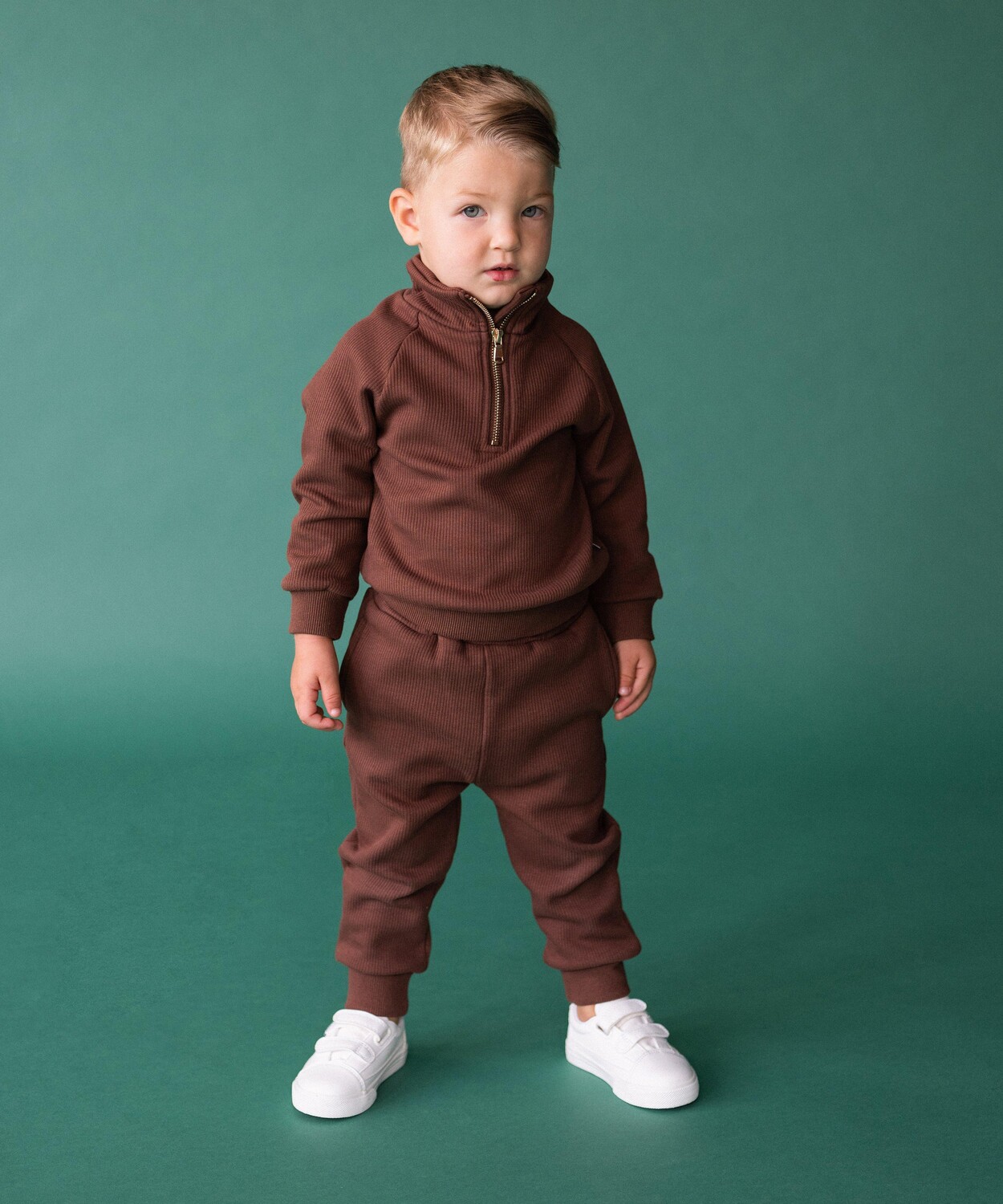 Детский флисовый спортивный костюм из хлопка в рубчик DreamBuy, коричневый
Детский флисовый спортивный костюм из хлопка в рубчик DreamBuy, коричневый