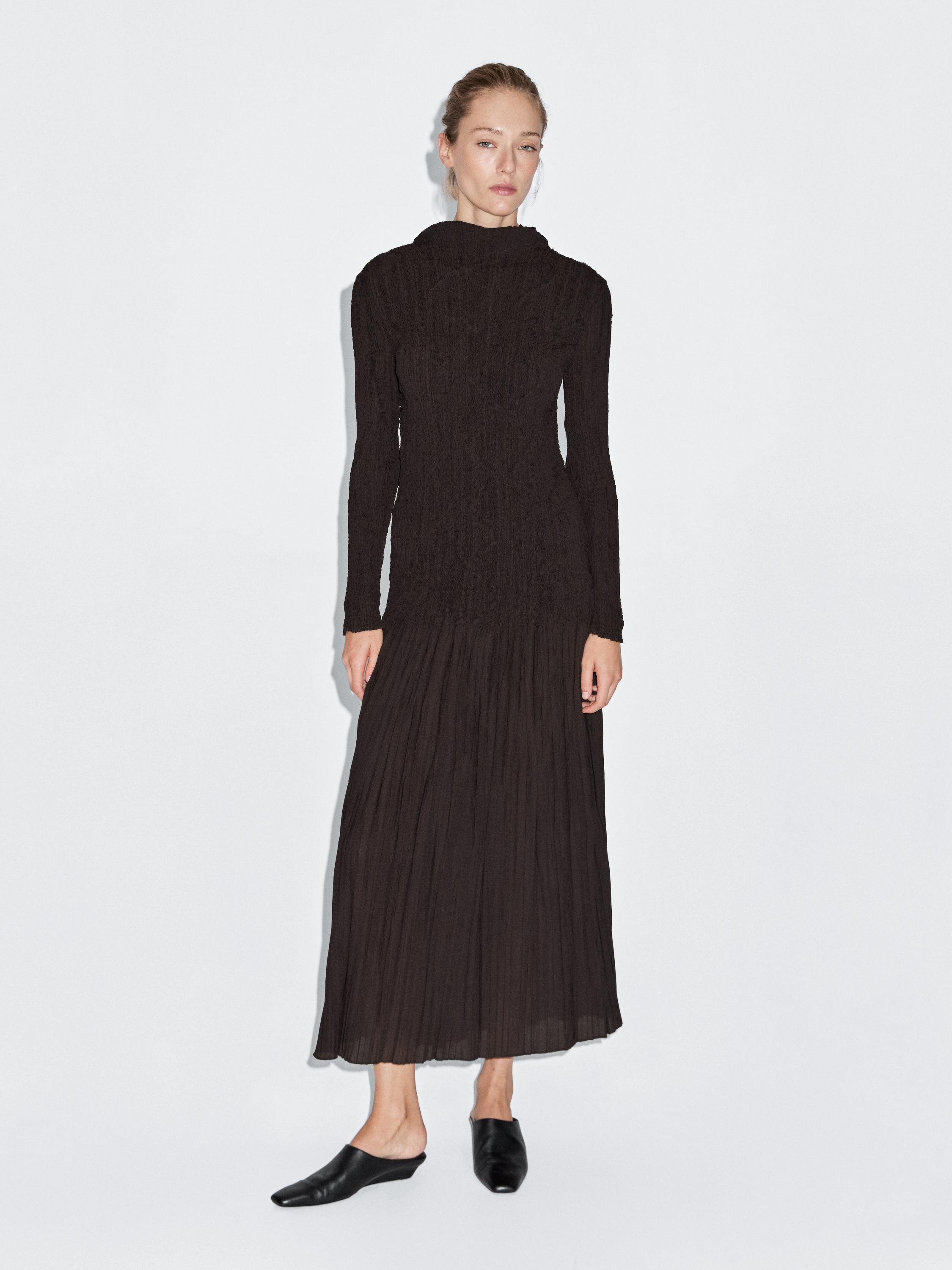 Длинное плиссированное платье-стрейч Massimo Dutti, коричневый
Длинное плиссированное платье-стрейч Massimo Dutti, коричневый