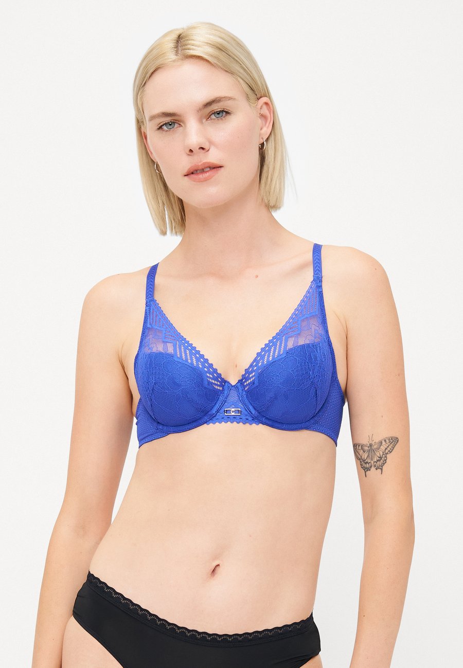 Бюстгальтер Chantelle PLUNGE SPACER BRA, Blue
Бюстгальтер Chantelle PLUNGE SPACER BRA, Blue
