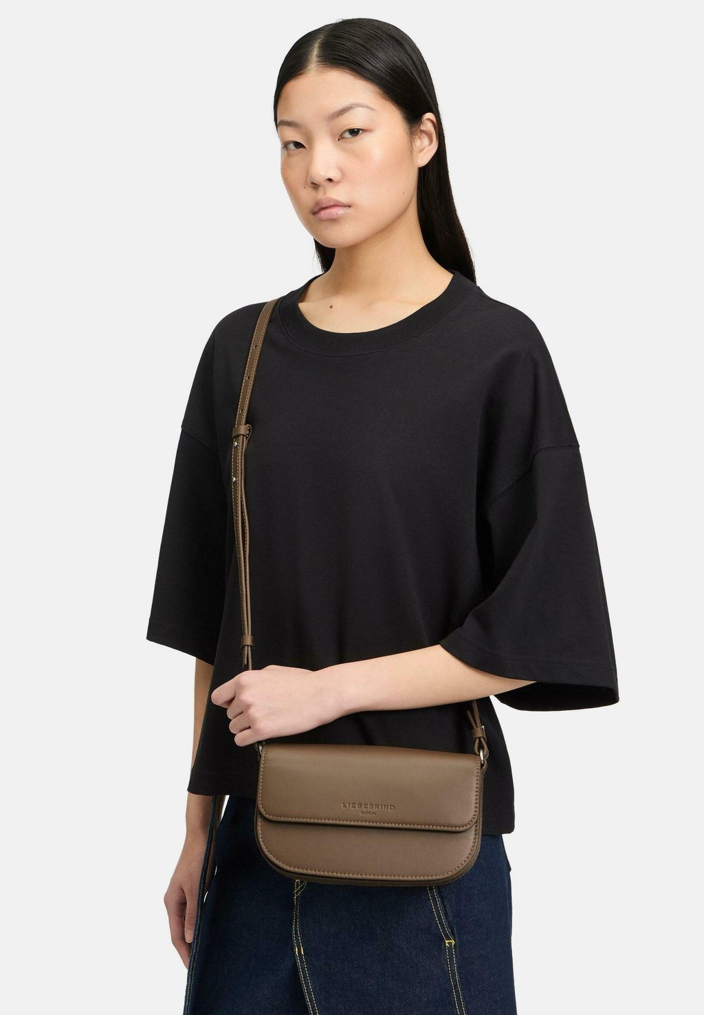 Сумка через плечо VIKTORIA - Across body bag Liebeskind Berlin, бежевый
Сумка через плечо VIKTORIA - Across body bag Liebeskind Berlin, бежевый