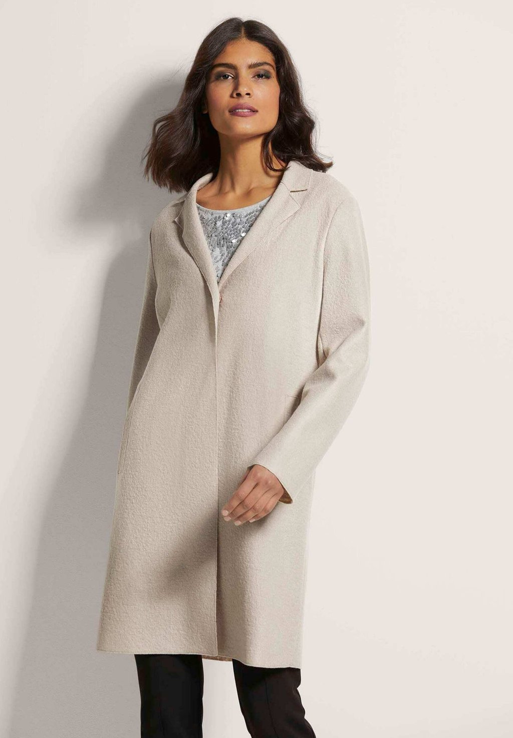 Классическое пальто Short coat MADELEINE, цвет Light
Классическое пальто Short coat MADELEINE, цвет Light