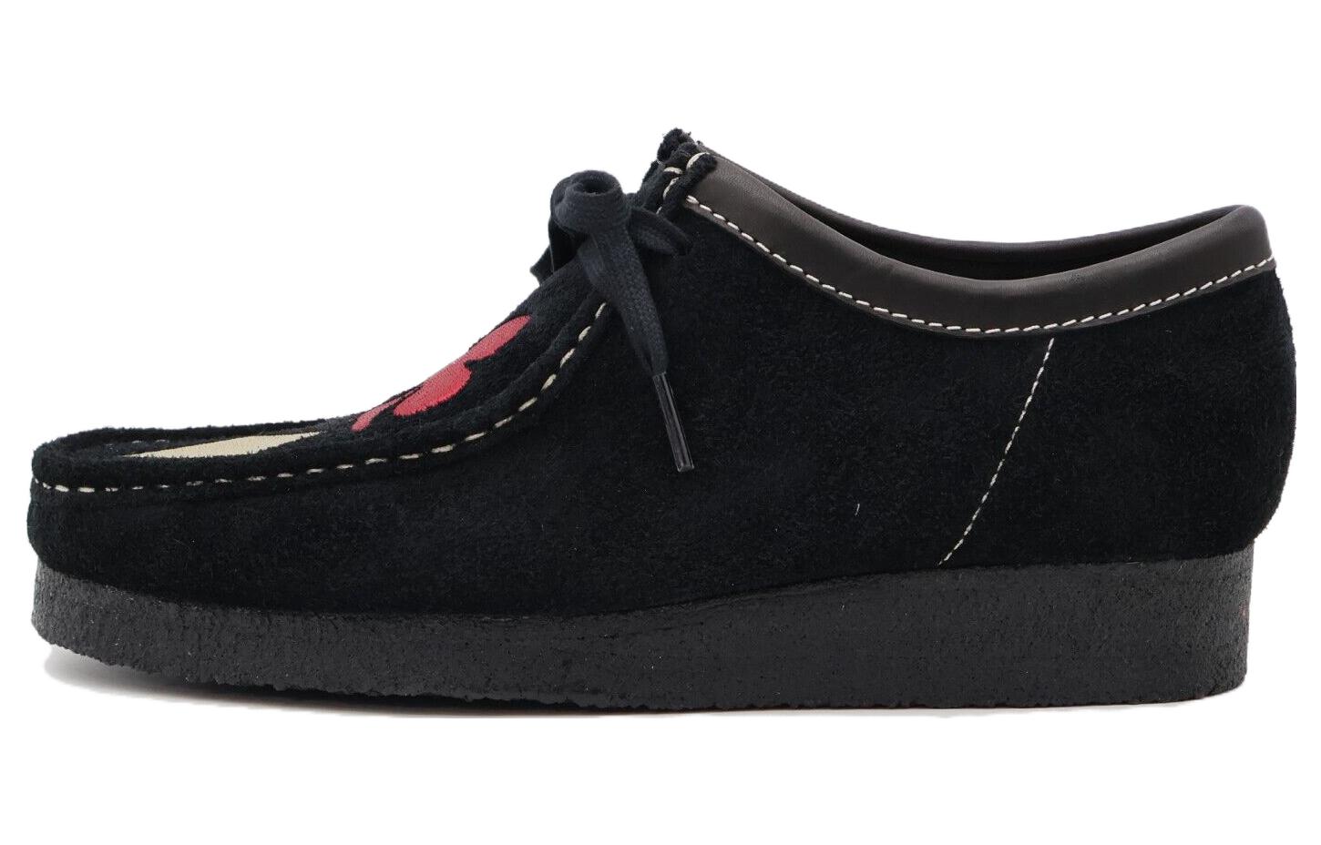 Clarks Кроссовки X Stussy Wallabee 'Black Suede'
Clarks Кроссовки X Stussy Wallabee 'Black Suede'