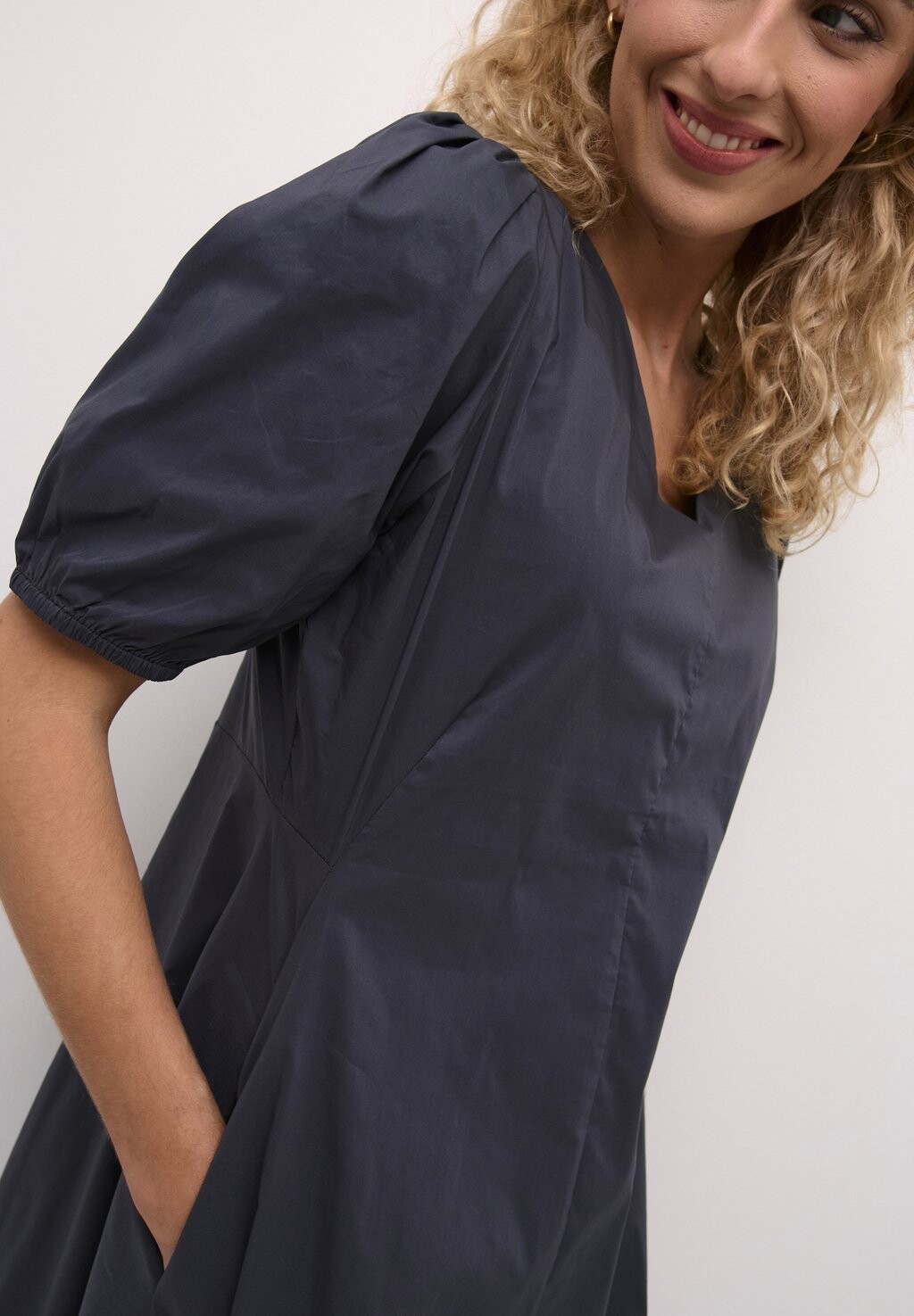 Летнее платье Antoinett Culture, Каслрок
Летнее платье Antoinett Culture, Каслрок