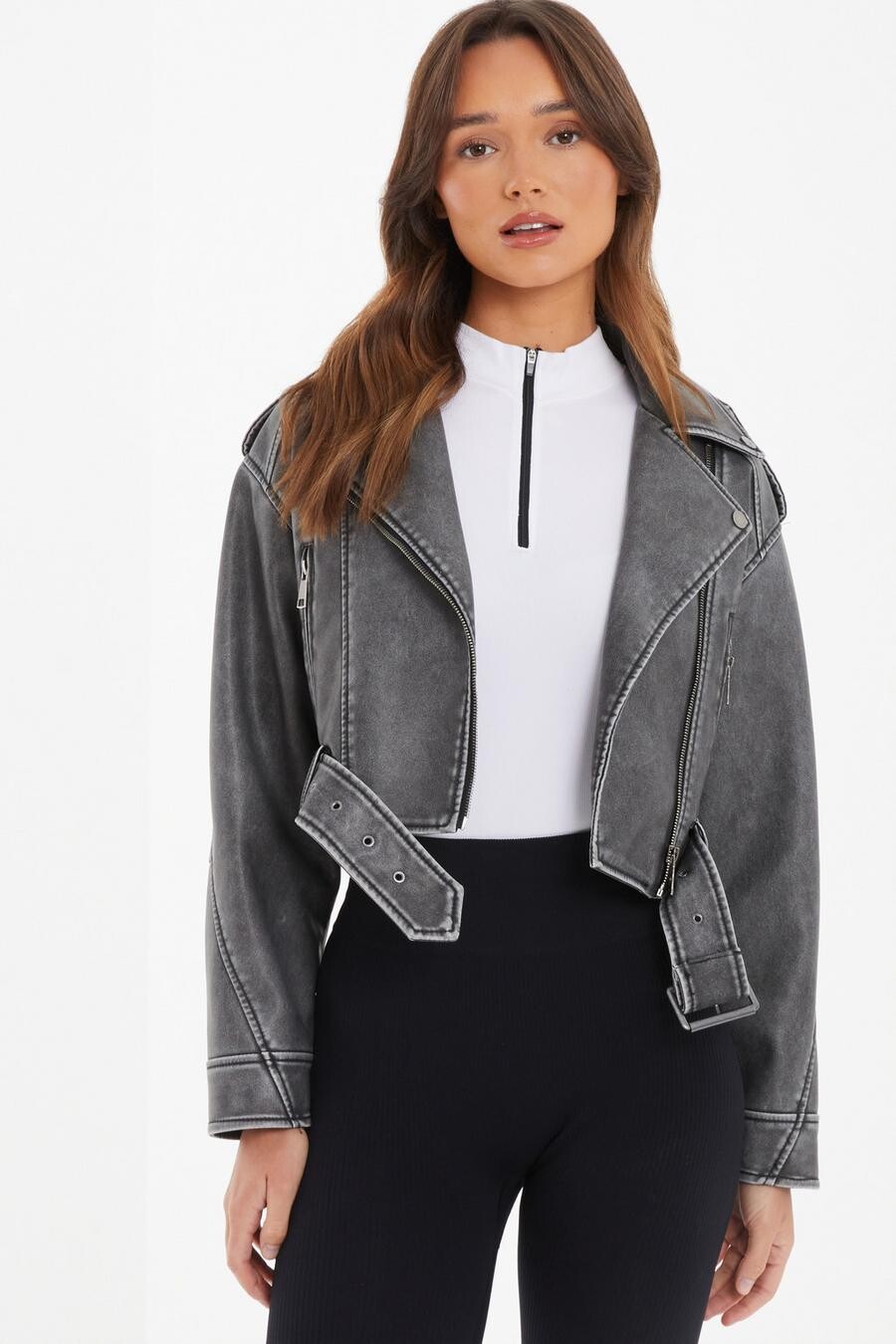 Куртка байкера свободного покроя из искусственной кожи цвета древесного угля QUIZ Clothing
Куртка байкера свободного покроя из искусственной кожи цвета древесного угля QUIZ Clothing