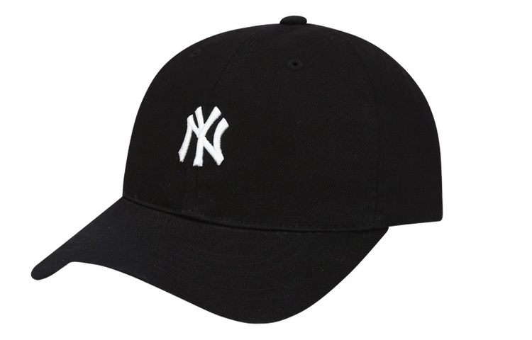 Бейсболка с вышитым логотипом MLB
Бейсболка с вышитым логотипом MLB