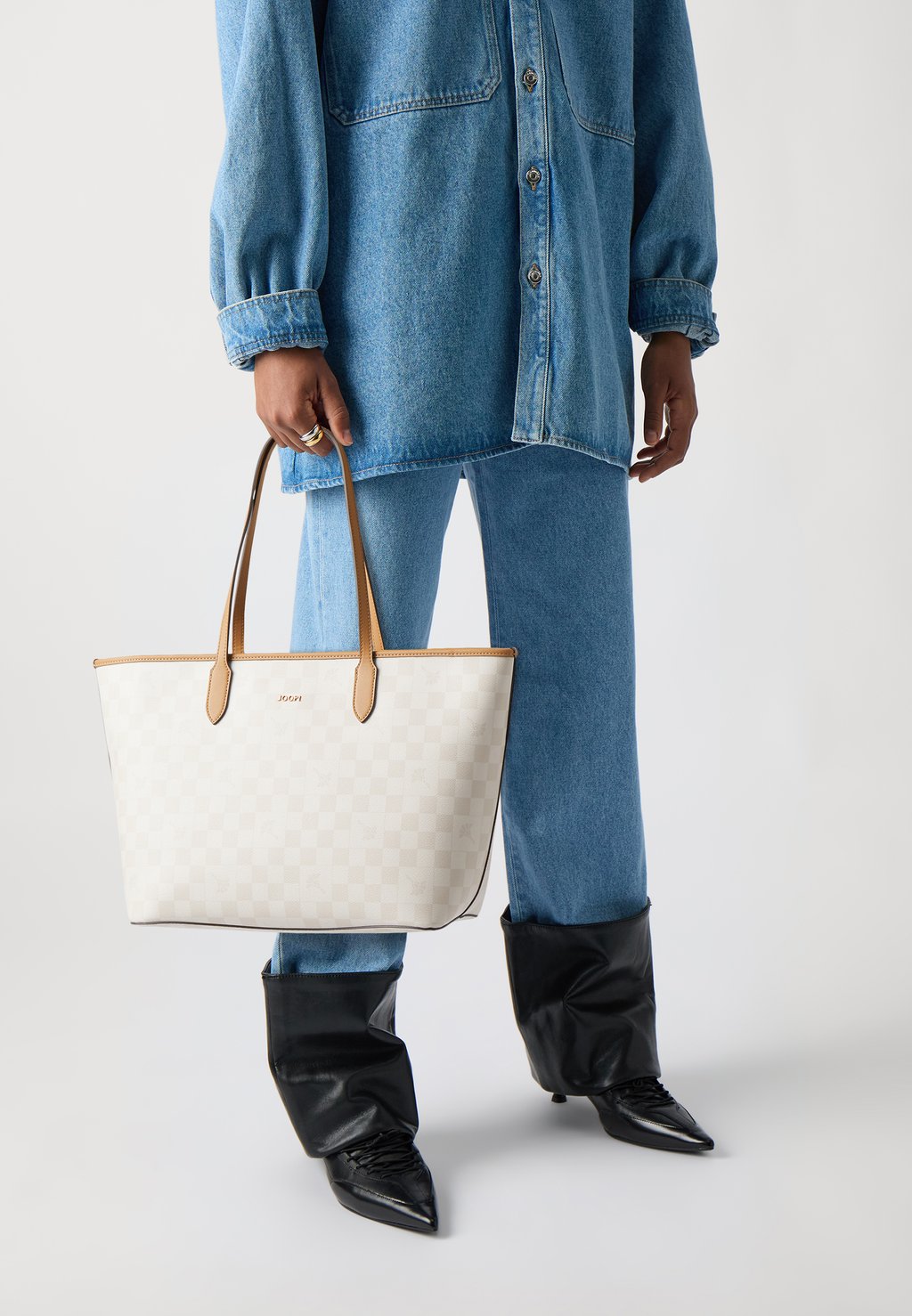 Сумка-тоут CORTINA PIAZZA LARA SET JOOP!, молочный, Белый, Сумка-тоут CORTINA PIAZZA LARA SET JOOP!, молочный
Сумка-тоут CORTINA PIAZZA LARA SET JOOP!, молочный, Белый, Сумка-тоут CORTINA PIAZZA LARA SET JOOP!, молочный