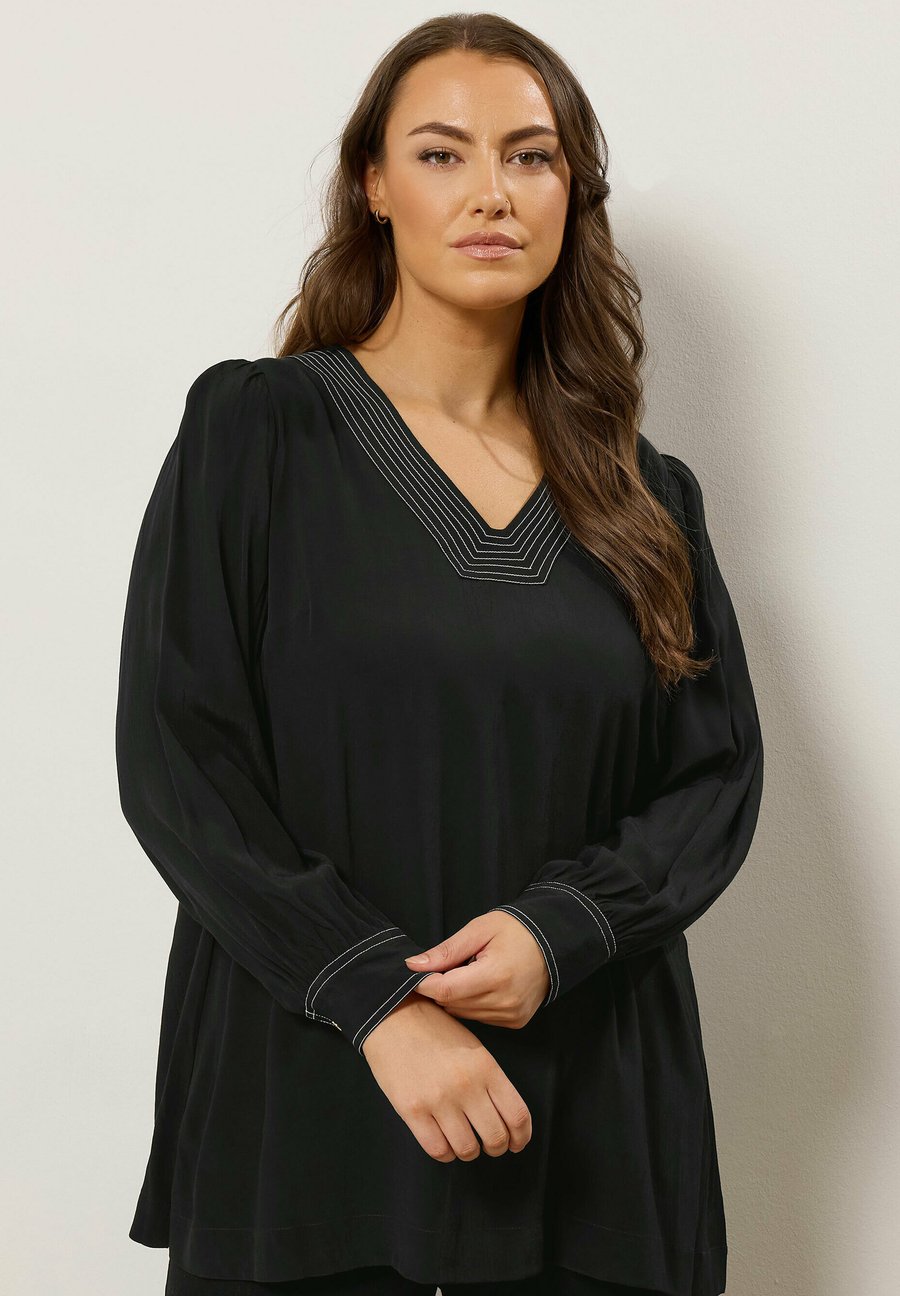 Блуза Evans Blouse, Black/Anthracite
Блуза Evans Blouse, Black/Anthracite