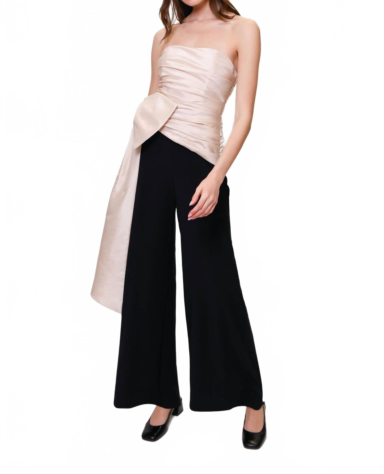 Майли комбинезон в шампанском/черном Hutch
Майли комбинезон в шампанском/черном Hutch