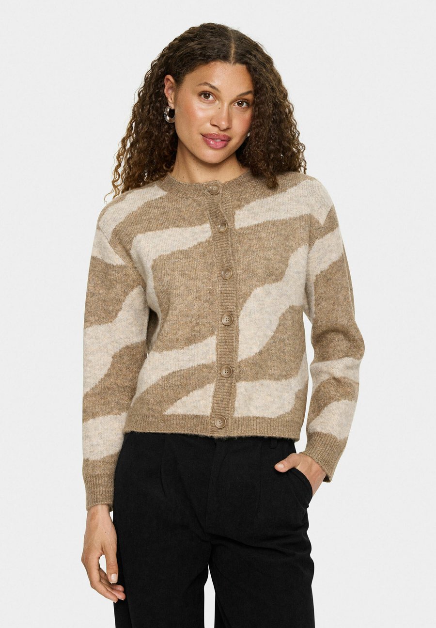 Кардиган Saint Tropez MALLIESZ, Tigers Eye/Brown
Кардиган Saint Tropez MALLIESZ, Tigers Eye/Brown