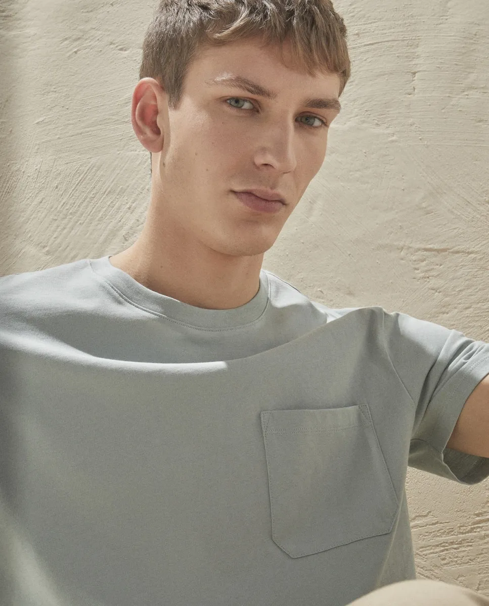 Мужская однотонная футболка с короткими рукавами, круглым вырезом и карманом Dustin, голубой
Мужская однотонная футболка с короткими рукавами, круглым вырезом и карманом Dustin, голубой