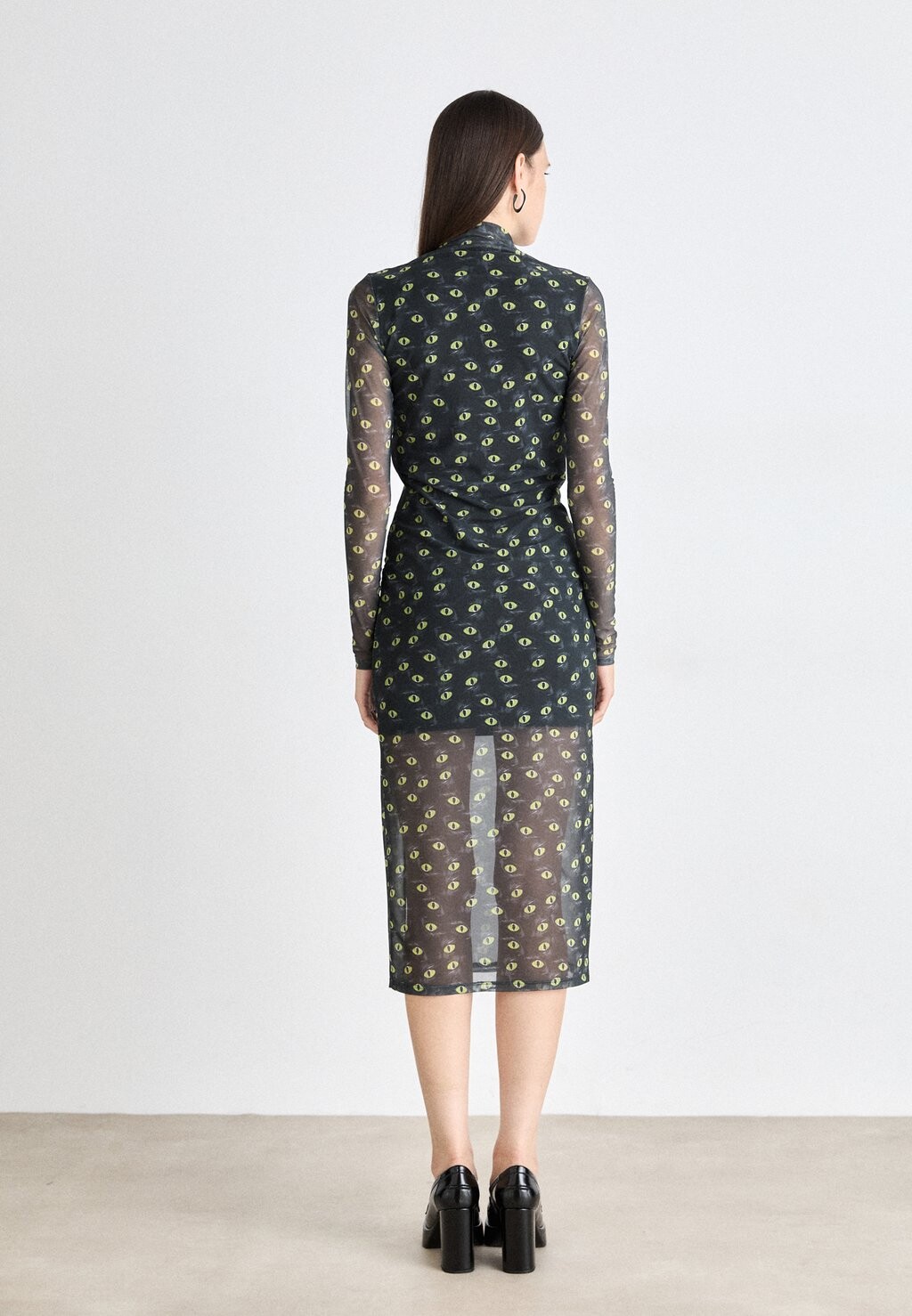 Дневное платье NOSLIN HUGO, антрацит
Дневное платье NOSLIN HUGO, антрацит