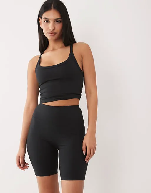 4505 Черные короткие леггинсы длиной 8 дюймов с мягкой талией и завышенной талией Hourglass Icon
4505 Черные короткие леггинсы длиной 8 дюймов с мягкой талией и завышенной талией Hourglass Icon