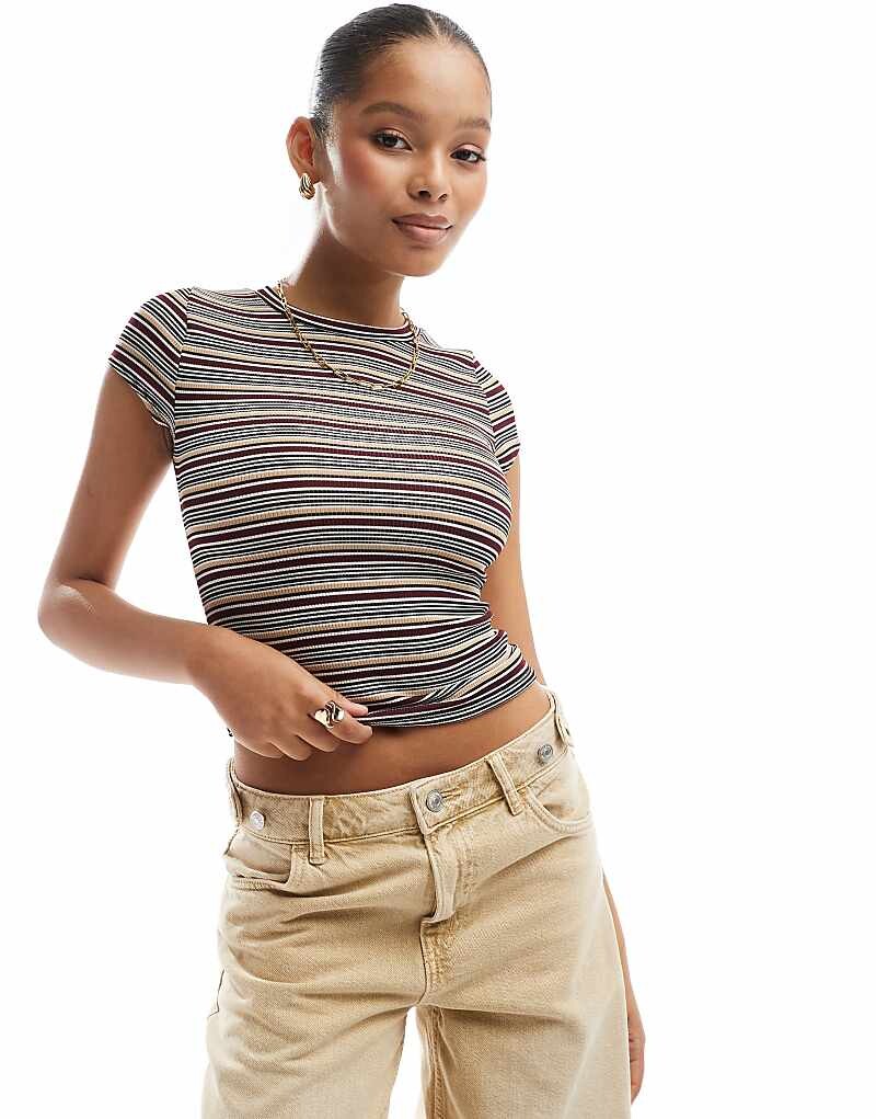 COLLUSION – короткая футболка с яркими полосками
COLLUSION – короткая футболка с яркими полосками