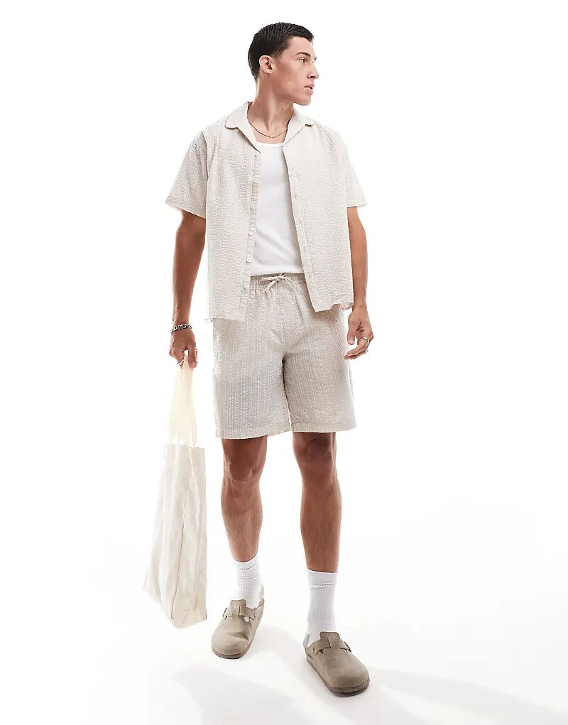 Бежевые шорты из грубой ткани Jack & Jones (часть комплекта) 
Бежевые шорты из грубой ткани Jack & Jones (часть комплекта)