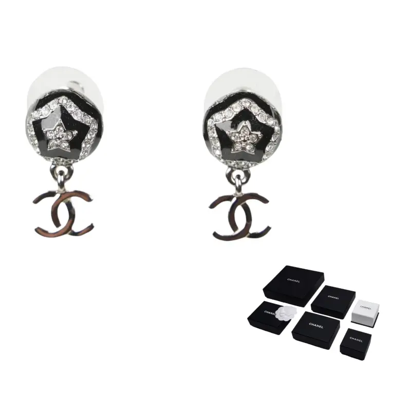 CHANEL Серьги женские черные
CHANEL Серьги женские черные