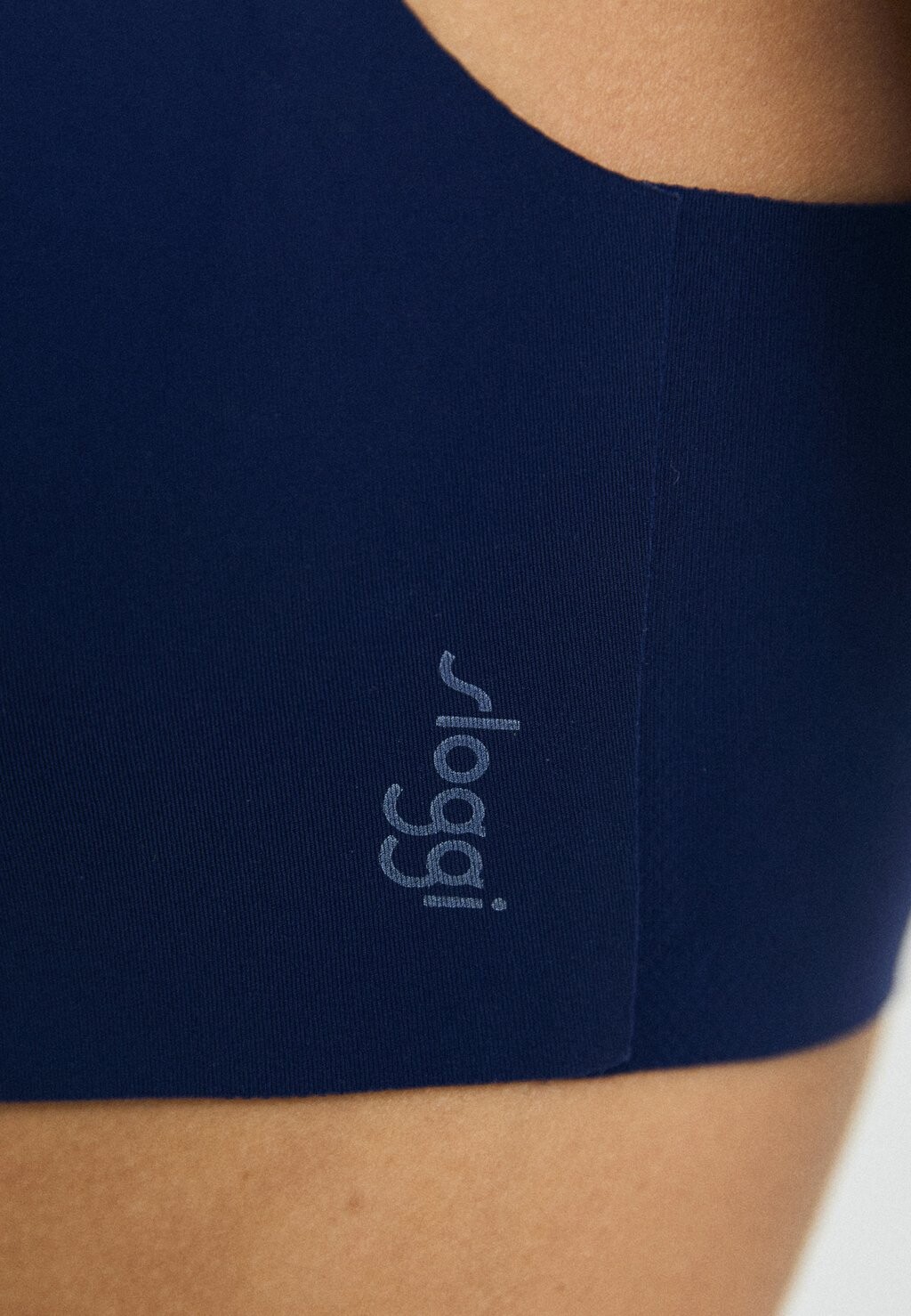 Бюстгальтер с треугольными чашками FEEL SOFT BRA Sloggi, темно-синий
Бюстгальтер с треугольными чашками FEEL SOFT BRA Sloggi, темно-синий