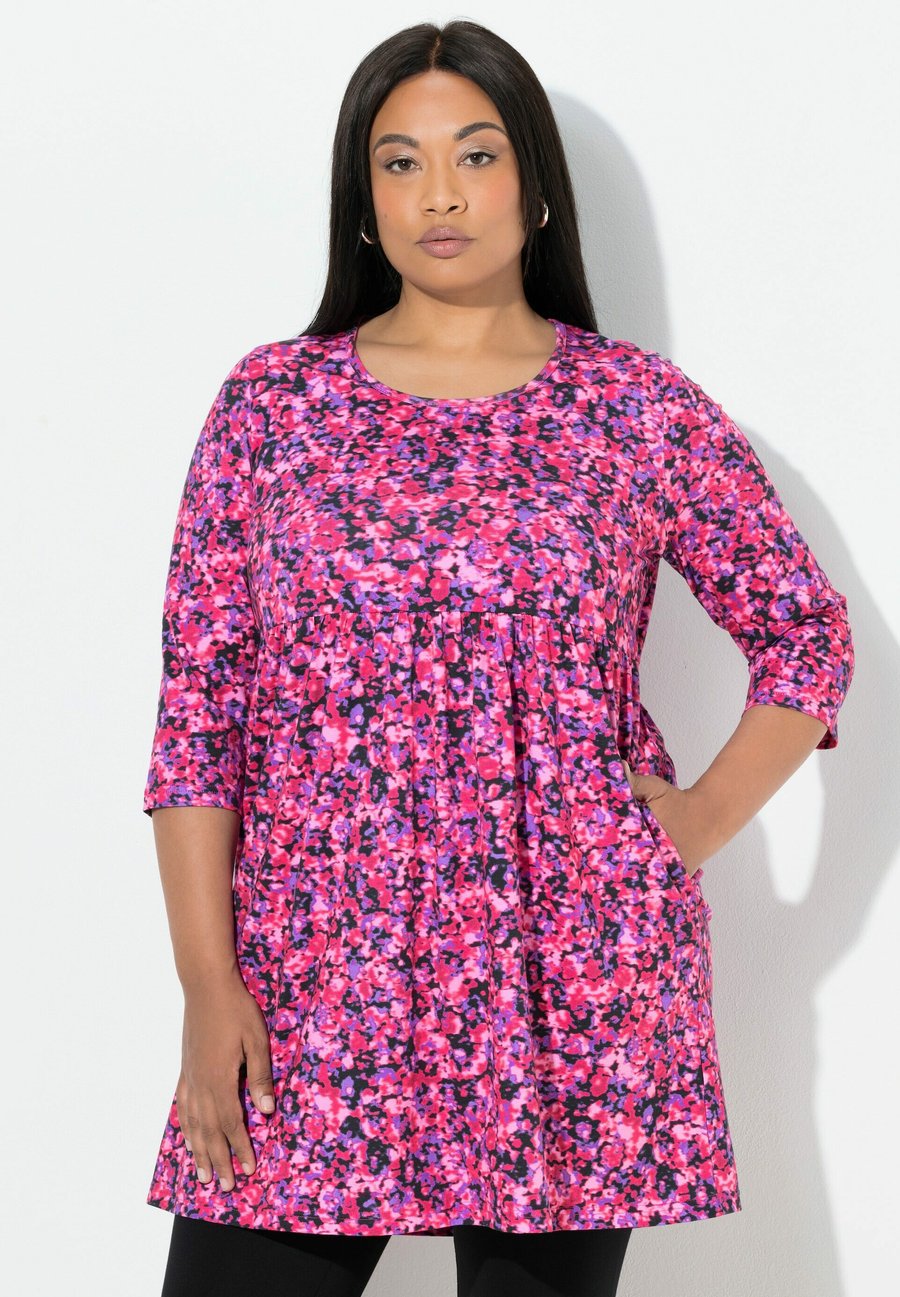 Топ Ulla Popken BLÜTEN A-LINIE RUNDHALS 3/4, Black
Топ Ulla Popken BLÜTEN A-LINIE RUNDHALS 3/4, Black