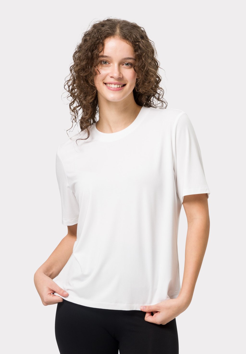 Базовая футболка MILLIE SHIRT BASIC Les Lunes, белый
Базовая футболка MILLIE SHIRT BASIC Les Lunes, белый