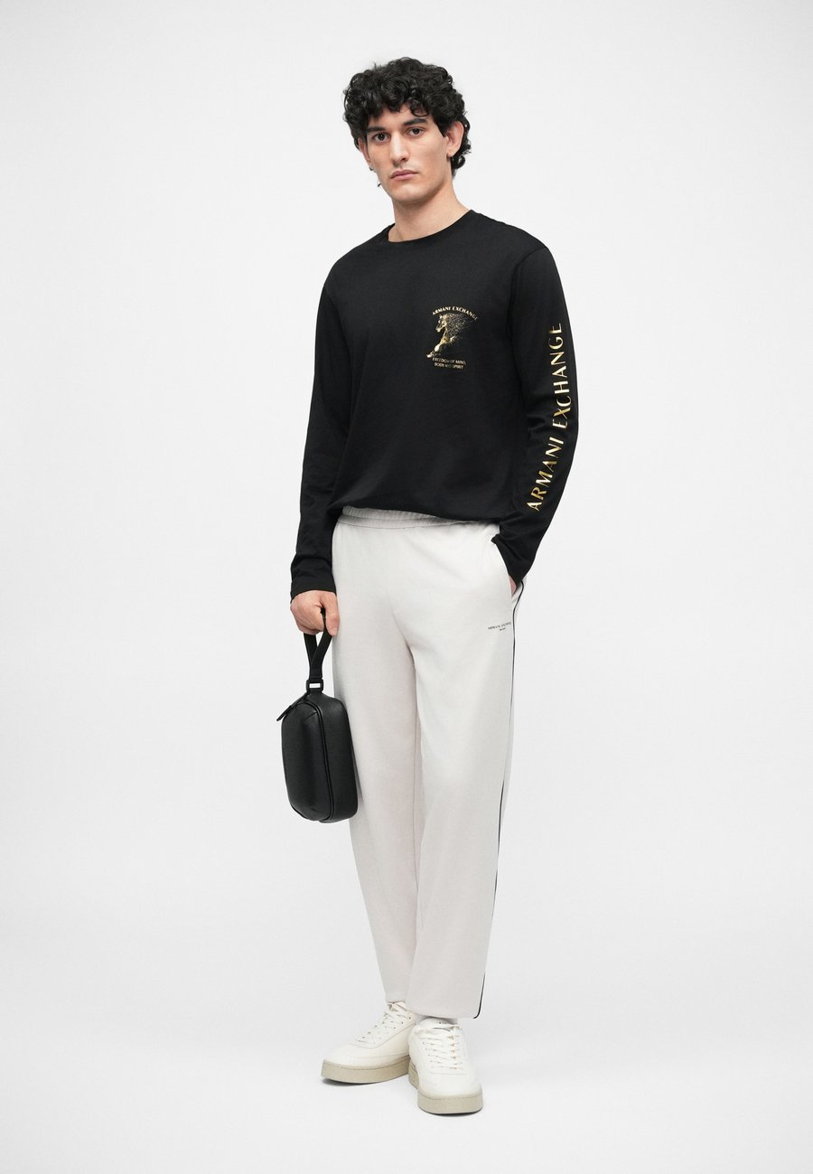 Топ Armani Exchange UNISEX, Black
Топ Armani Exchange UNISEX, Black