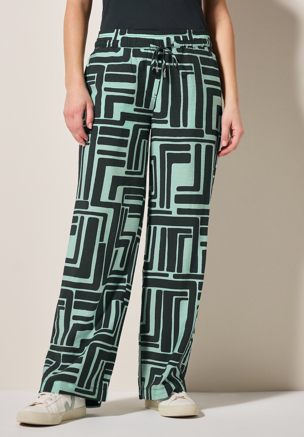 Брюки GEMUSTERTE STRUKTUR Cecil, темно-зеленый
Брюки GEMUSTERTE STRUKTUR Cecil, темно-зеленый