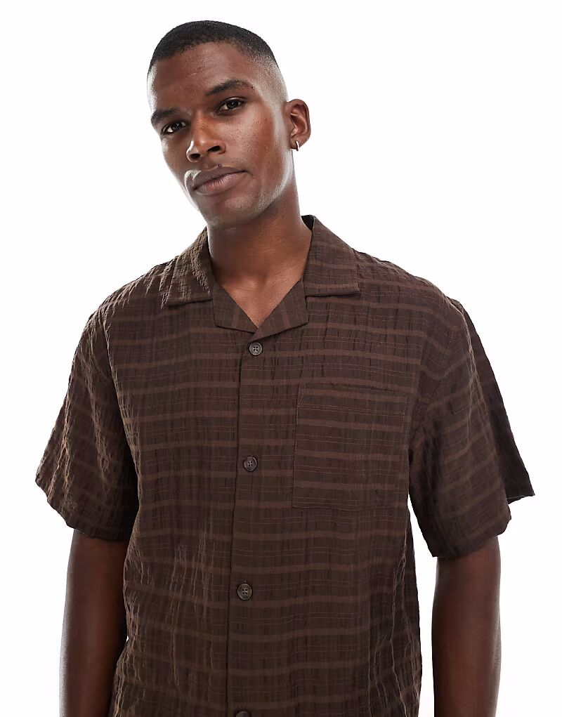 Рубашка с короткими рукавами из хлопка On box fit шоколадно-коричневого цвета Cotton:On
Рубашка с короткими рукавами из хлопка On box fit шоколадно-коричневого цвета Cotton:On