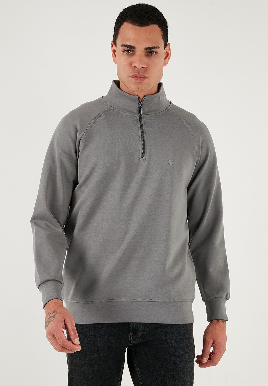 Толстовка Buratti REGULAR FIT, Light Grey
Толстовка Buratti REGULAR FIT, Light Grey