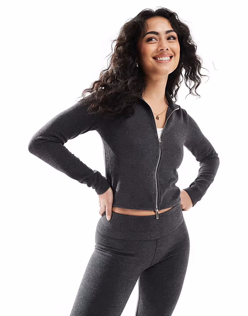 Куртка Stradivarius coord с двойной молнией серого цвета
Куртка Stradivarius coord с двойной молнией серого цвета