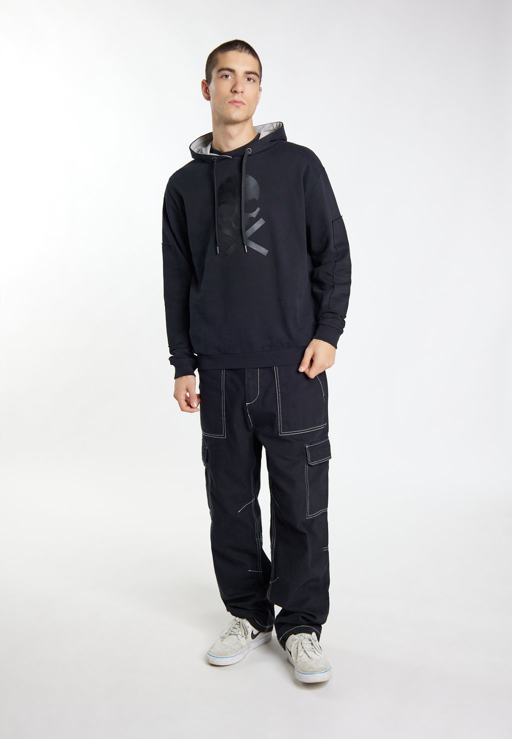 Толстовка с капюшоном TUFFSKULL, черный
Толстовка с капюшоном TUFFSKULL, черный