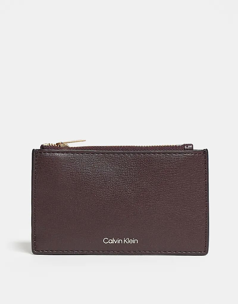 Кошелек на молнии с логотипом Calvin Klein бордового цвета
Кошелек на молнии с логотипом Calvin Klein бордового цвета