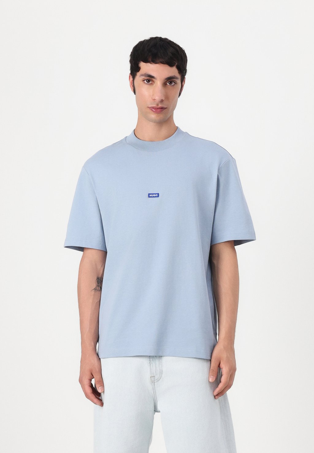 Базовая футболка NIEROS HUGO, светло-голубой
Базовая футболка NIEROS HUGO, светло-голубой