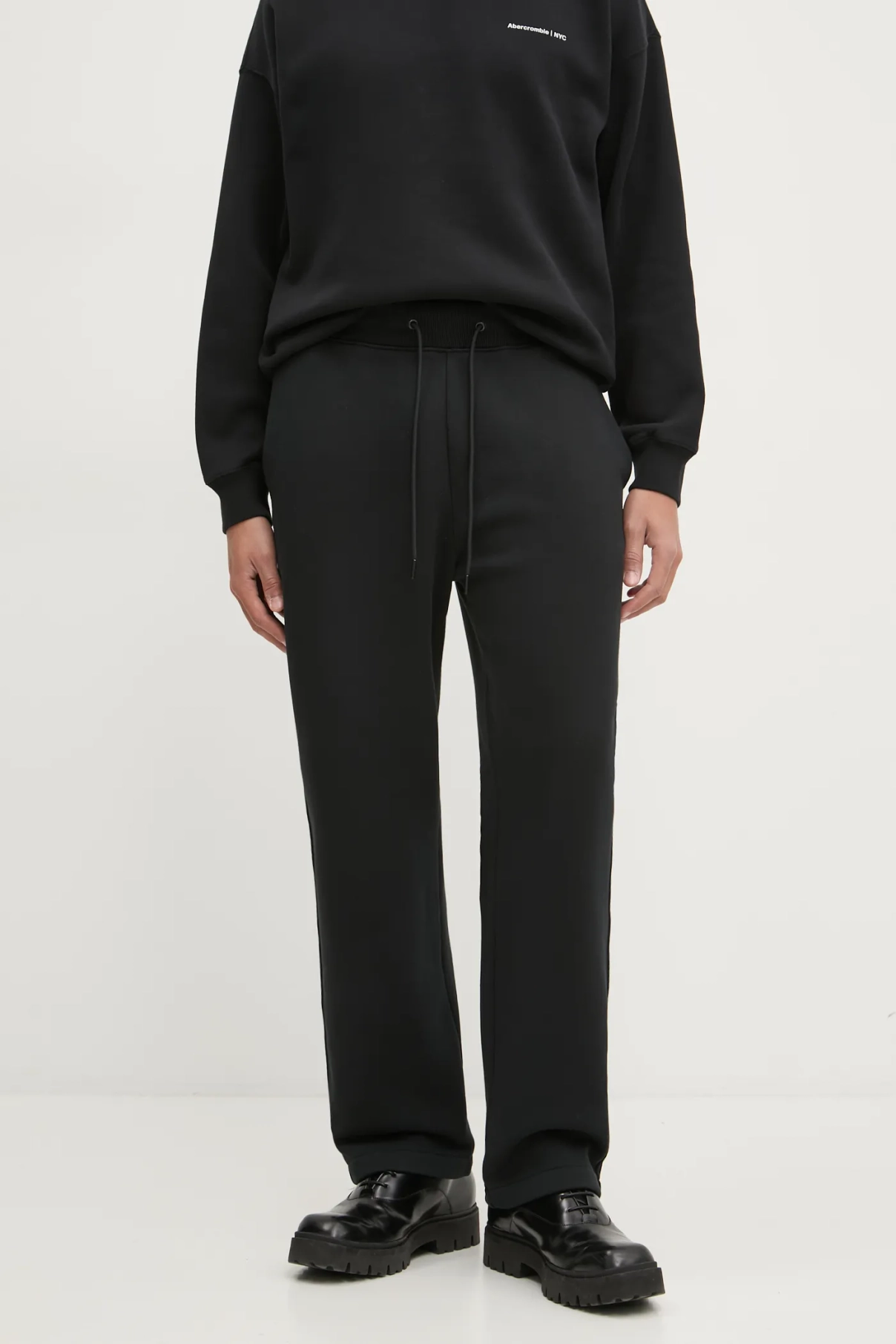 Толстовка Abercrombie & Fitch черная
Толстовка Abercrombie & Fitch черная