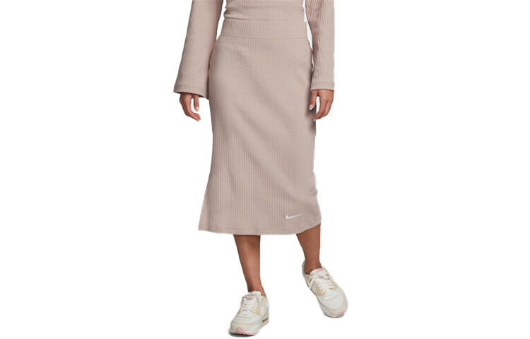 Вязаное платье женское серо-коричневого цвета Nike
Вязаное платье женское серо-коричневого цвета Nike