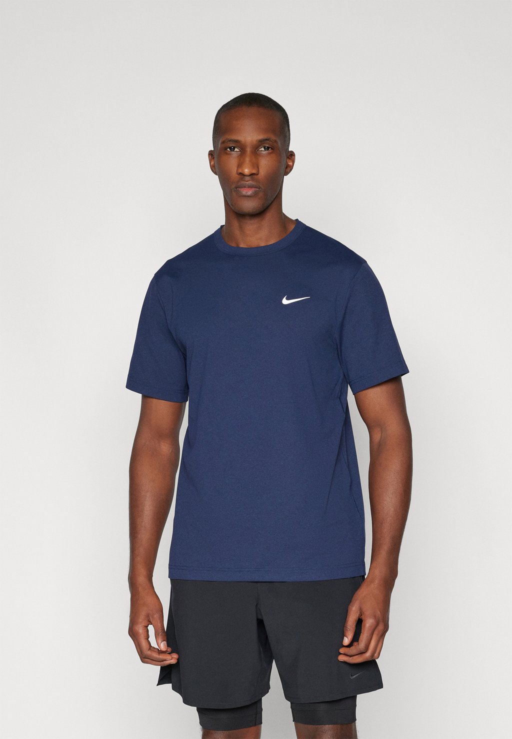 Спортивная футболка HYVERSE Nike Performance, темно-синий
Спортивная футболка HYVERSE Nike Performance, темно-синий