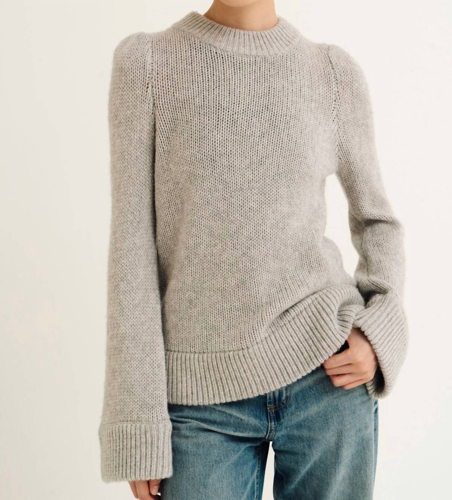 Топ Aida в дымчато-сером цвете Madeleine Thompson, серый
Топ Aida в дымчато-сером цвете Madeleine Thompson, серый