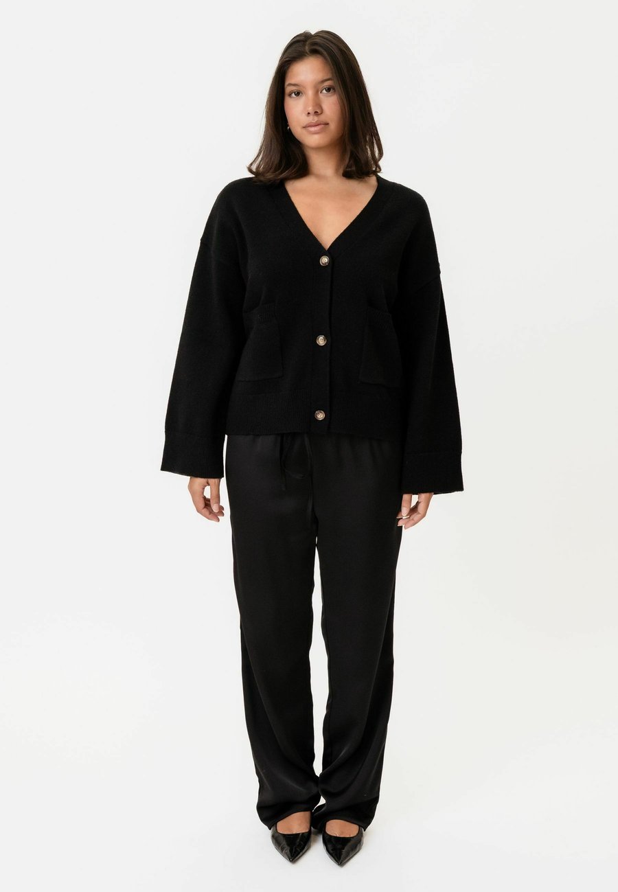 Кардиган BY IC Cardigan, Black
Кардиган BY IC Cardigan, Black